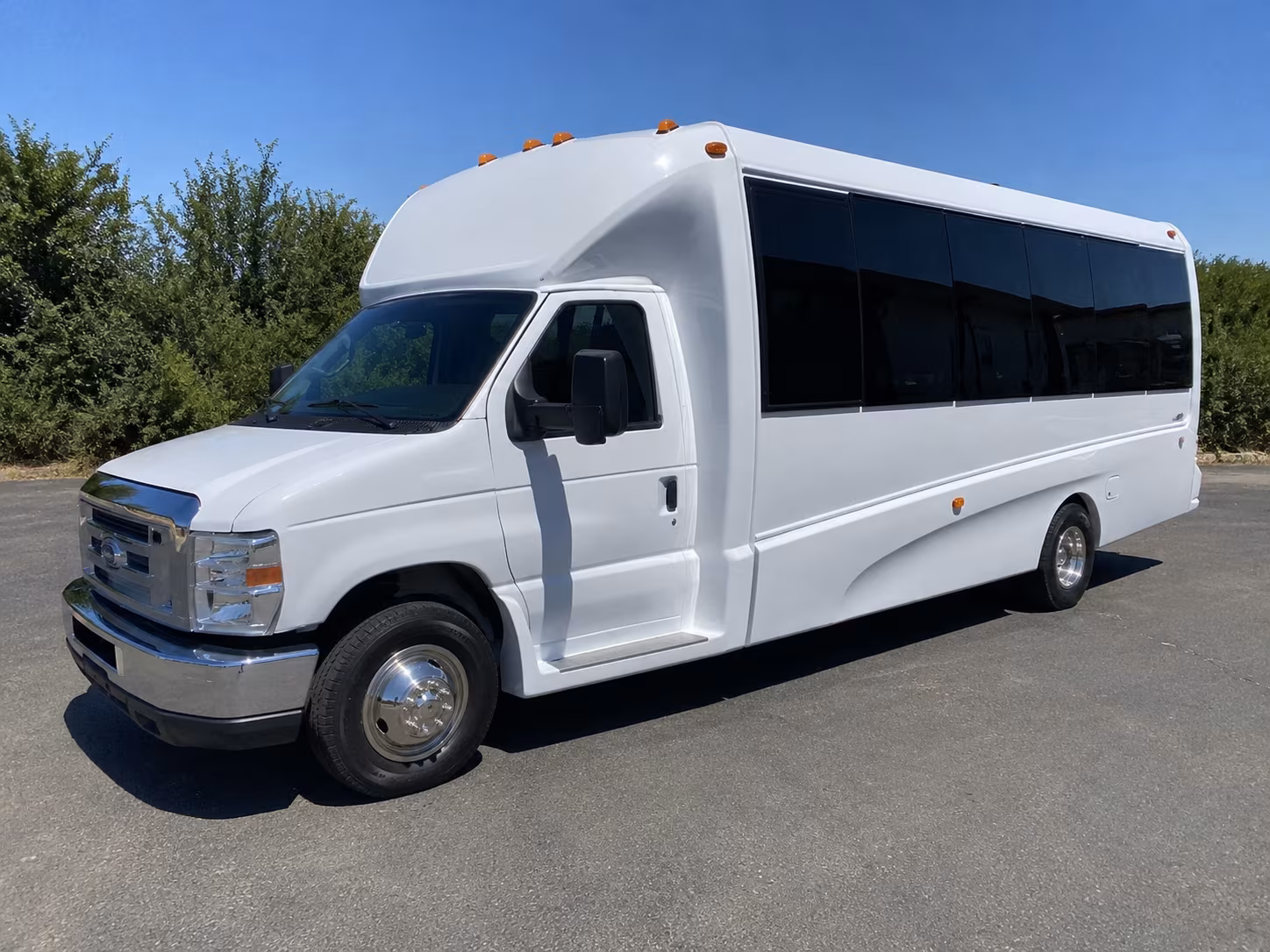 bachelorette party buses to minneapolis rooftop bars and nightclubs