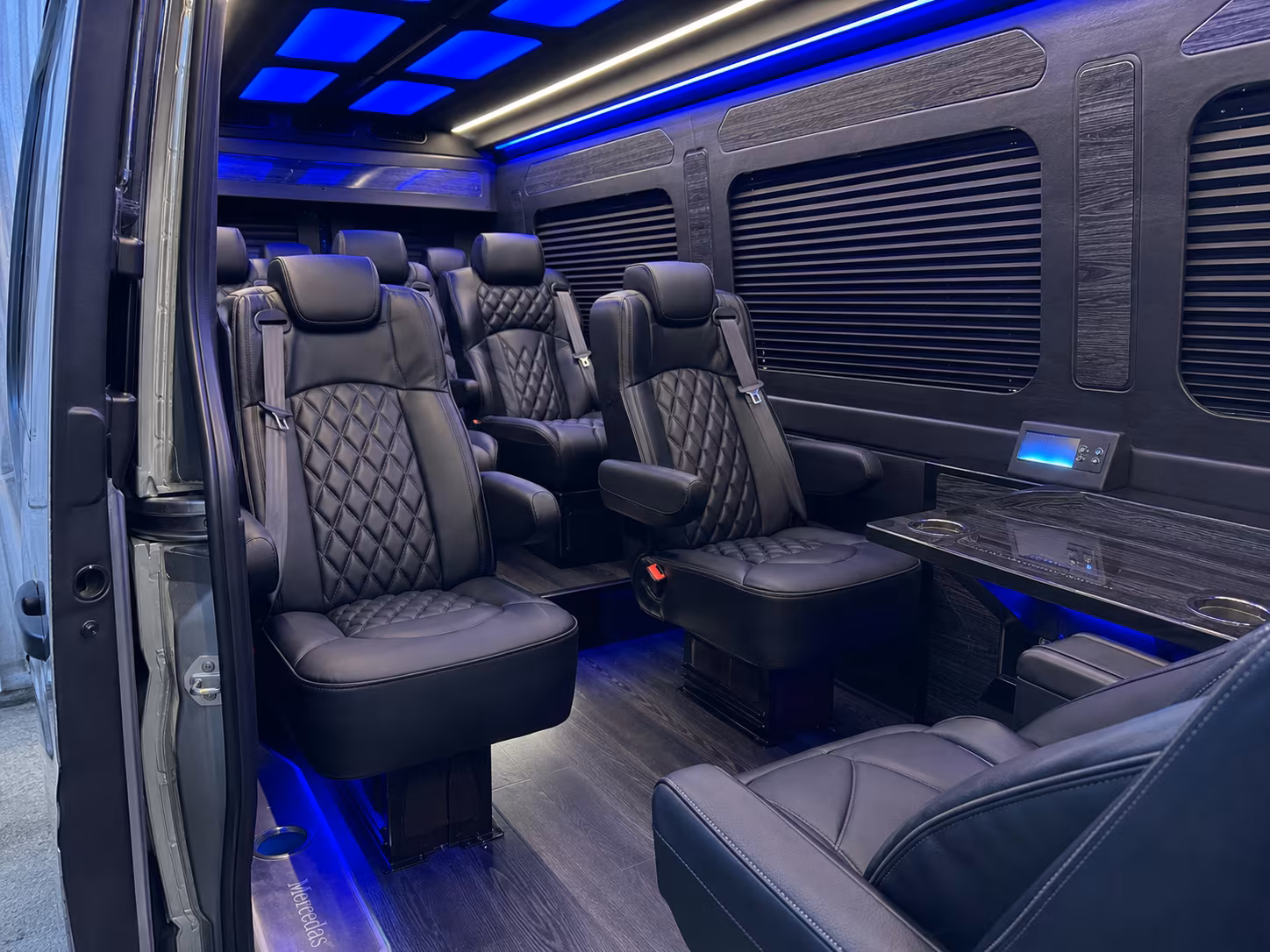 easily book transportation for your next corporate event 1