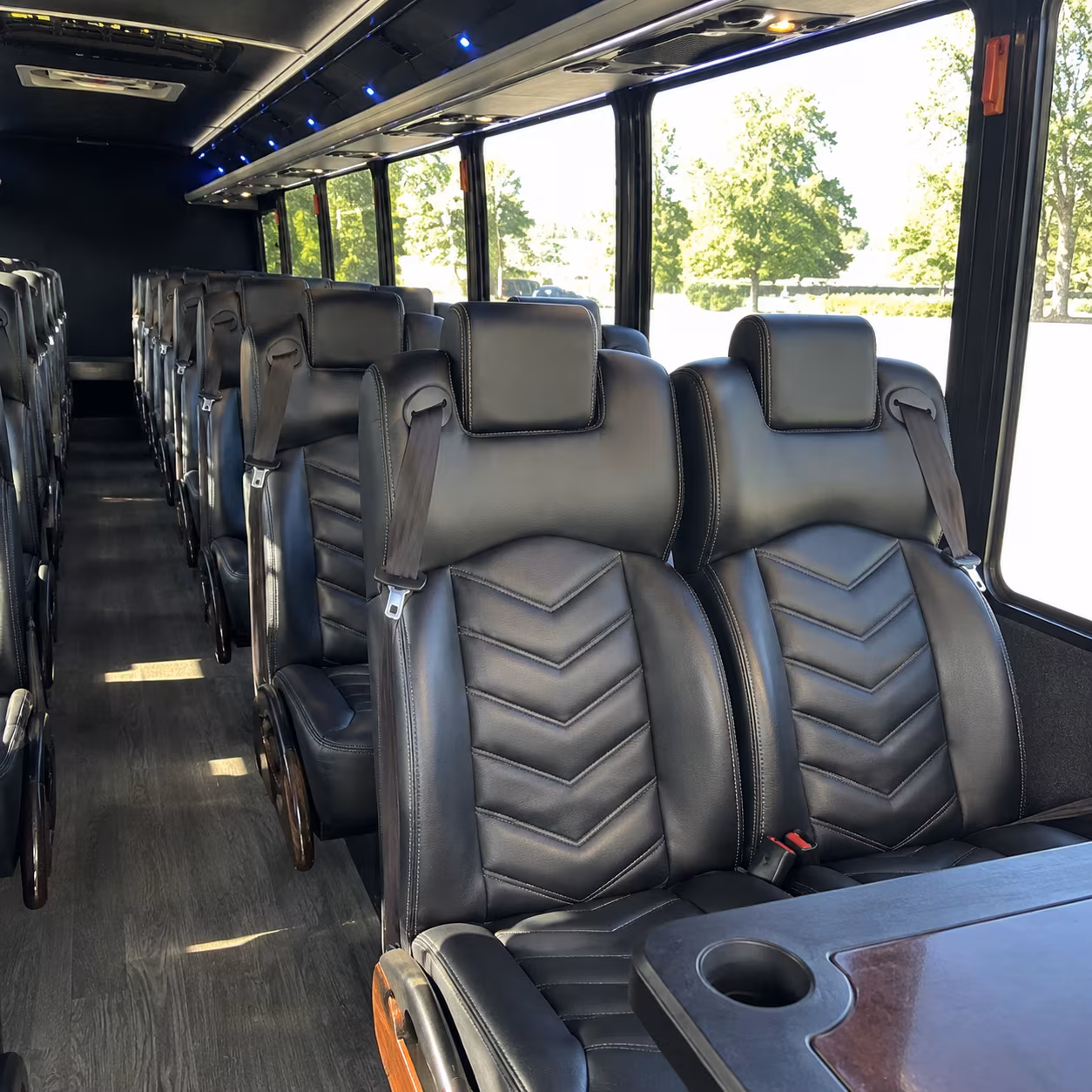 minibus rentals for trade show breakout groups and vip transfers